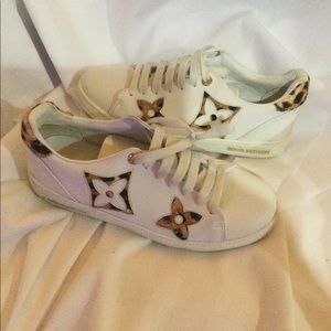 Louis Vuitton low top sneakers in sized 7US